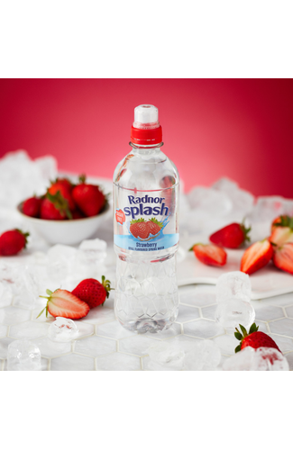 Radnor Splash Strawberry still sugar free flavoured water 500ml Product lifestyle image
